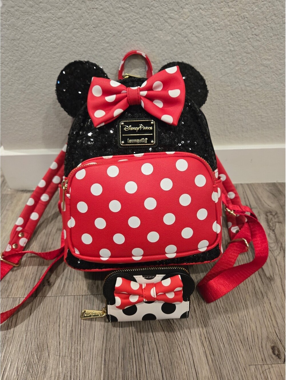 Loungefly Minnie Mouse Sequin Backpack and Coin Purse Set